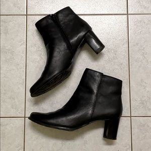 White Mountain leather boots